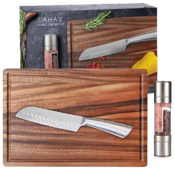 סט מטבח הכולל בוצ'ר מעץ שיטה, סכין שף מפלדת אל חלד ומטחנת תבלינים כפולה מנירוסטה באריזת מתנה.